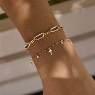 Vòng tay lấp lánh thả chéo