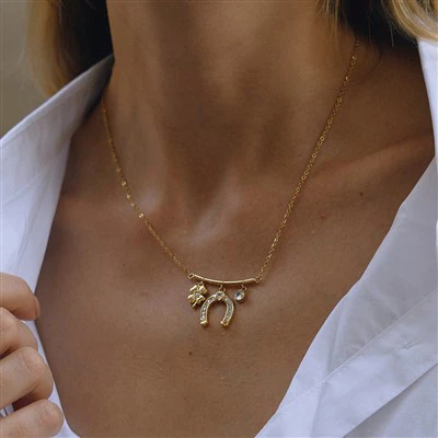 Vòng cổ quyến rũ móng ngựa